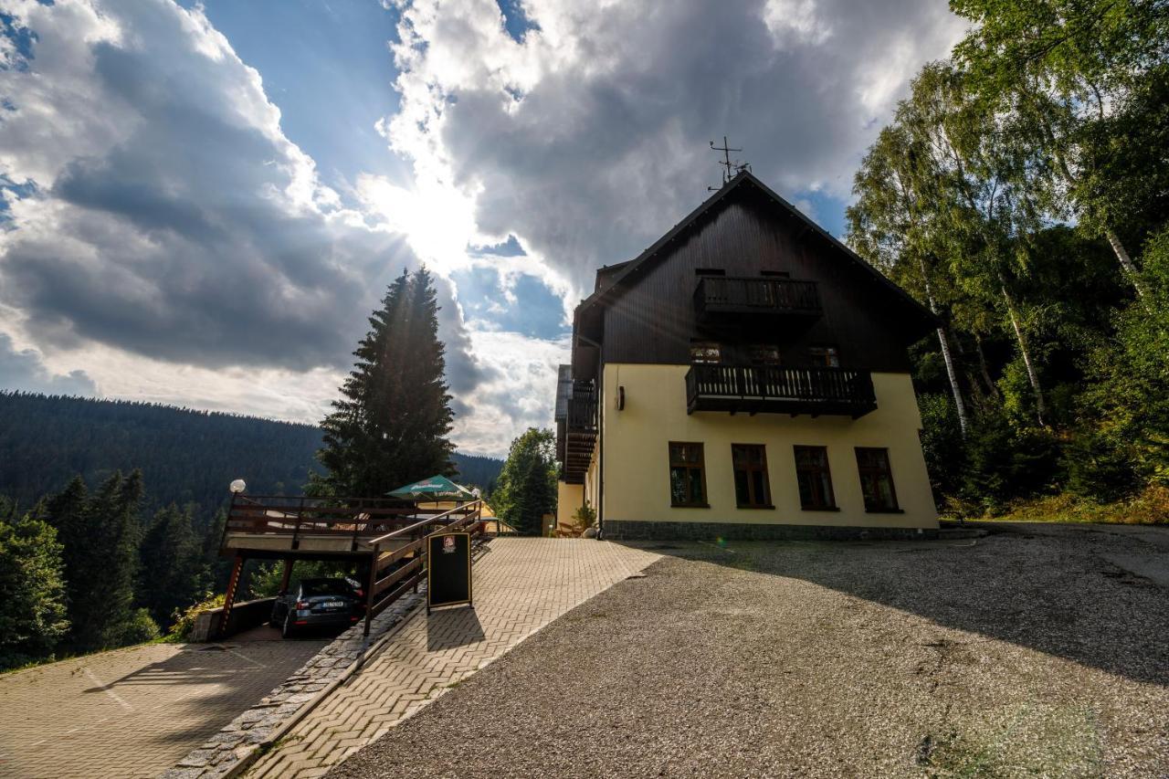 Svycarska Bouda Hotel Špindlerŭv Mlýn Luaran gambar